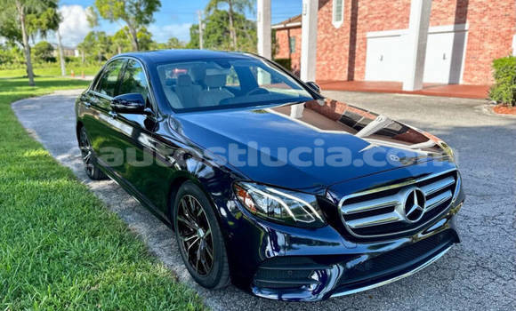 Acheter Occasion Voiture Mercedes-Benz E–Class Bleu à Castries, Castries Acheter Occasion Voiture Mercedes-Benz E–Class Bleu à Castries, Castries