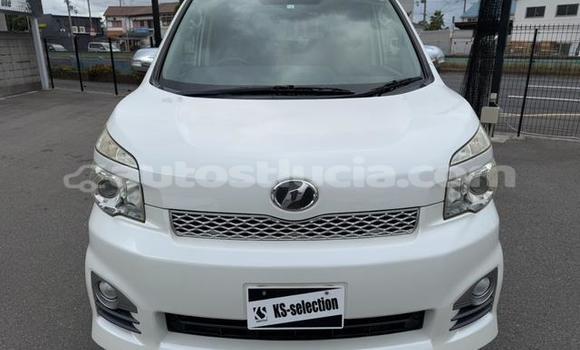Buy Used Toyota Voxy White Car in Import - Dubai in Anse-la-Raye