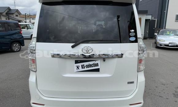 Buy Used Toyota Voxy White Car in Import - Dubai in Anse-la-Raye Buy Used Toyota Voxy White Car in Import - Dubai in Anse-la-Raye