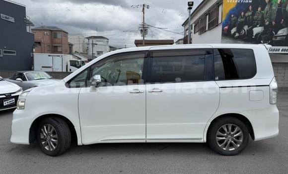 Buy Used Toyota Voxy White Car in Import - Dubai in Anse-la-Raye Buy Used Toyota Voxy White Car in Import - Dubai in Anse-la-Raye