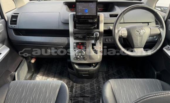 Buy Used Toyota Voxy White Car in Import - Dubai in Anse-la-Raye Buy Used Toyota Voxy White Car in Import - Dubai in Anse-la-Raye