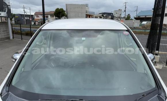 Buy Used Toyota Voxy White Car in Import - Dubai in Anse-la-Raye Buy Used Toyota Voxy White Car in Import - Dubai in Anse-la-Raye