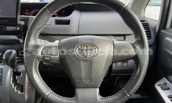 Buy Used Toyota Voxy White Car in Import - Dubai in Anse-la-Raye Buy Used Toyota Voxy White Car in Import - Dubai in Anse-la-Raye