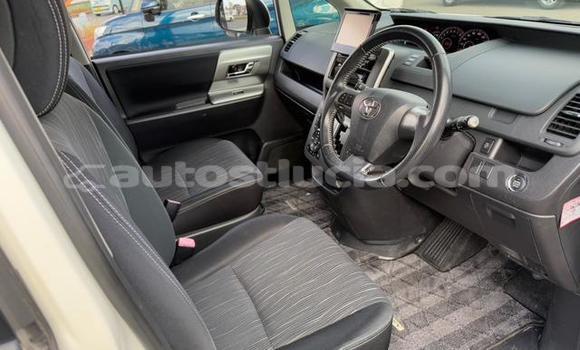 Buy Used Toyota Voxy White Car in Import - Dubai in Anse-la-Raye Buy Used Toyota Voxy White Car in Import - Dubai in Anse-la-Raye