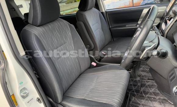 Buy Used Toyota Voxy White Car in Import - Dubai in Anse-la-Raye Buy Used Toyota Voxy White Car in Import - Dubai in Anse-la-Raye