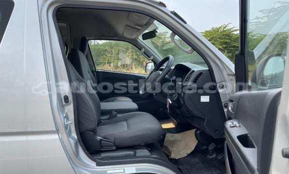 Buy Used Toyota Hiace Silver Car in Import - Dubai in Anse-la-Raye Buy Used Toyota Hiace Silver Car in Import - Dubai in Anse-la-Raye