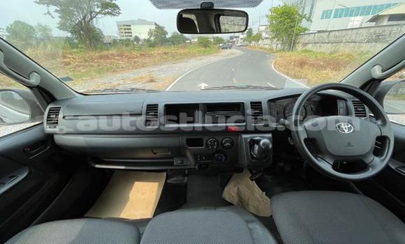 Buy Used Toyota Hiace Silver Car in Import - Dubai in Anse-la-Raye Buy Used Toyota Hiace Silver Car in Import - Dubai in Anse-la-Raye