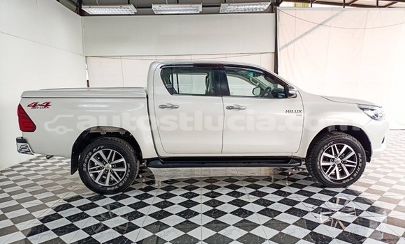 Buy New Toyota Hilux White Car in Canaries in Canaries Buy New Toyota Hilux White Car in Canaries in Canaries