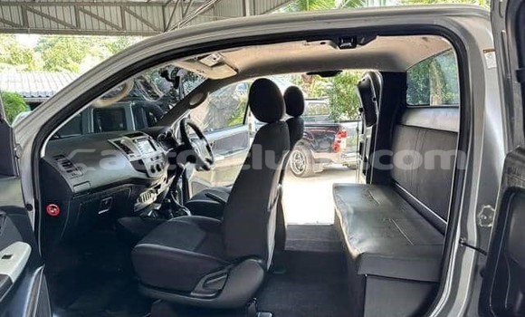 Buy Used Toyota Hilux Silver Car in Canaries in Canaries Buy Used Toyota Hilux Silver Car in Canaries in Canaries