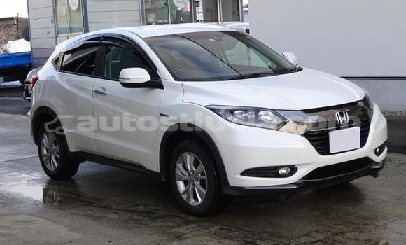 Buy Used Honda Vezel White Car in Castries in Castries
