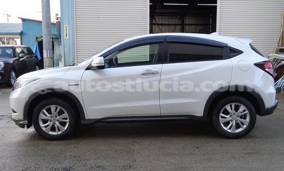 Acheter Occasion Voiture Honda Vezel Blanc à Castries, Castries Acheter Occasion Voiture Honda Vezel Blanc à Castries, Castries