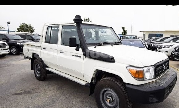 Buy Used Toyota Land Cruiser White Car in Castries in Castries