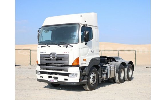 Buy Import Hino 300 Series White Truck in Import - Dubai in Anse-la-Raye