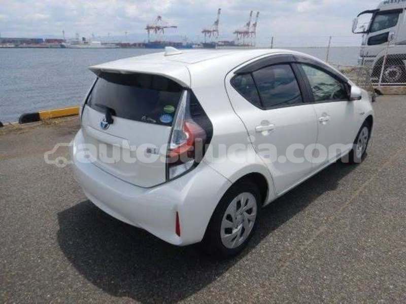 Big with watermark toyota aqua choiseul choiseul 4284