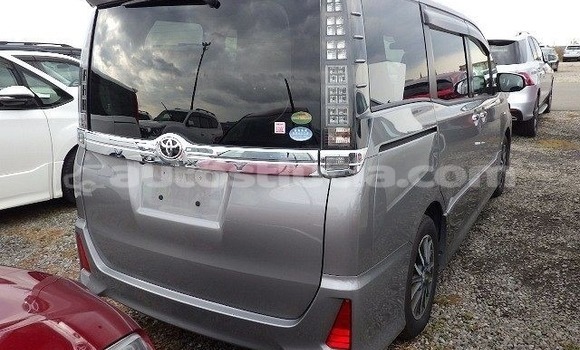 Acheter Import Voiture Toyota Voxy Gris à Castries, Castries Acheter Import Voiture Toyota Voxy Gris à Castries, Castries