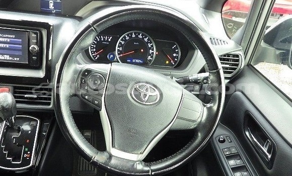 Acheter Import Voiture Toyota Voxy Gris à Castries, Castries Acheter Import Voiture Toyota Voxy Gris à Castries, Castries