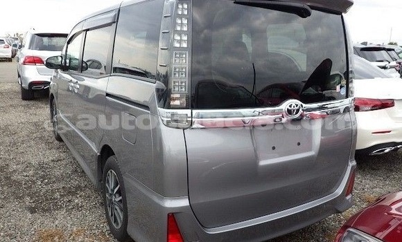 Acheter Import Voiture Toyota Voxy Gris à Castries, Castries Acheter Import Voiture Toyota Voxy Gris à Castries, Castries