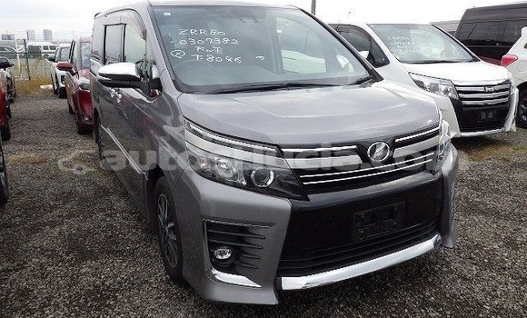 Acheter Import Voiture Toyota Voxy Gris à Castries, Castries Acheter Import Voiture Toyota Voxy Gris à Castries, Castries