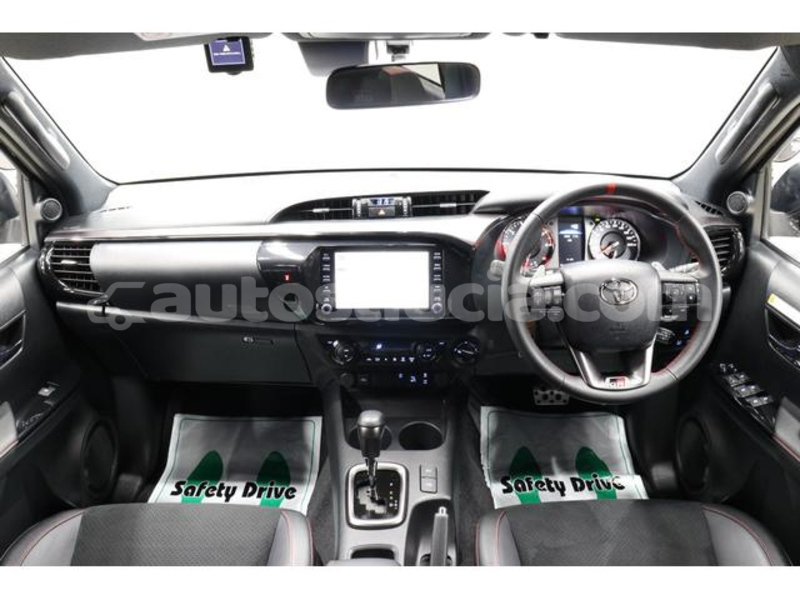 Big with watermark toyota hilux canaries canaries 4306