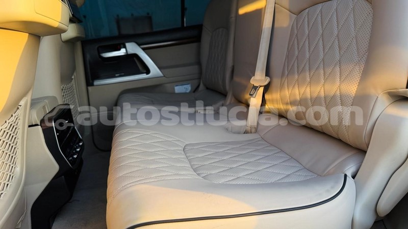 Big with watermark toyota land cruiser anse la raye import dubai 4315