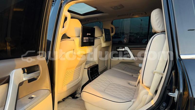 Big with watermark toyota land cruiser anse la raye import dubai 4315