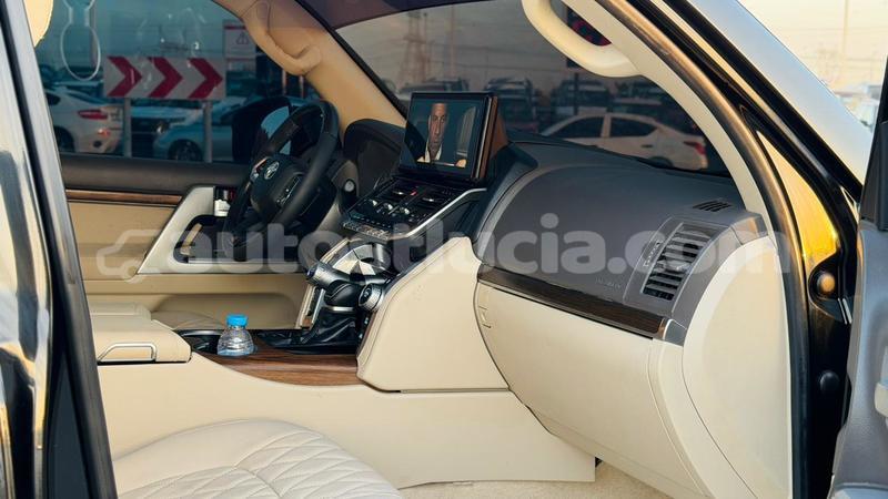 Big with watermark toyota land cruiser anse la raye import dubai 4315