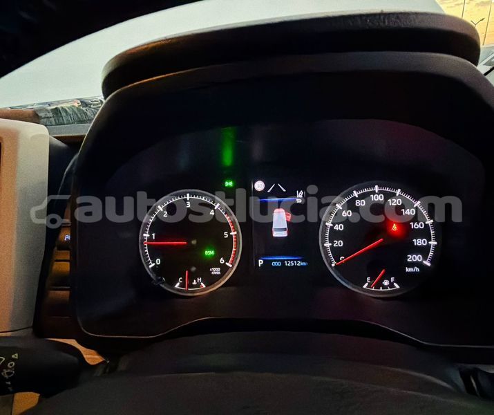 Big with watermark toyota hiace anse la raye import dubai 4316