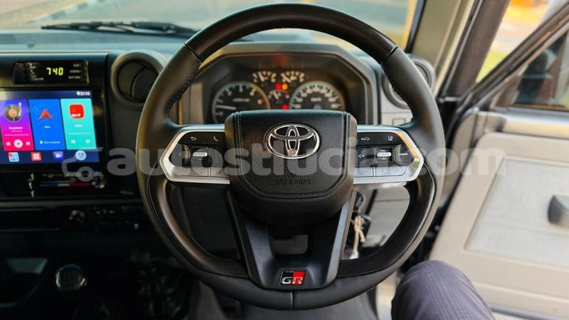 Big with watermark toyota land cruiser anse la raye import dubai 4317