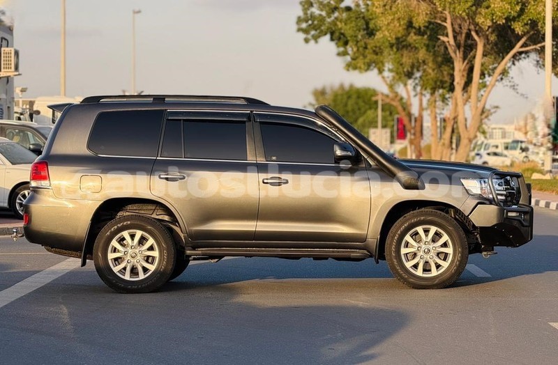 Big with watermark toyota land cruiser anse la raye import dubai 4318