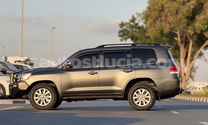 Big with watermark toyota land cruiser anse la raye import dubai 4318