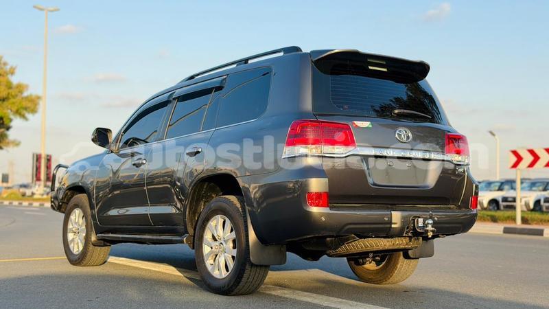 Big with watermark toyota land cruiser anse la raye import dubai 4318