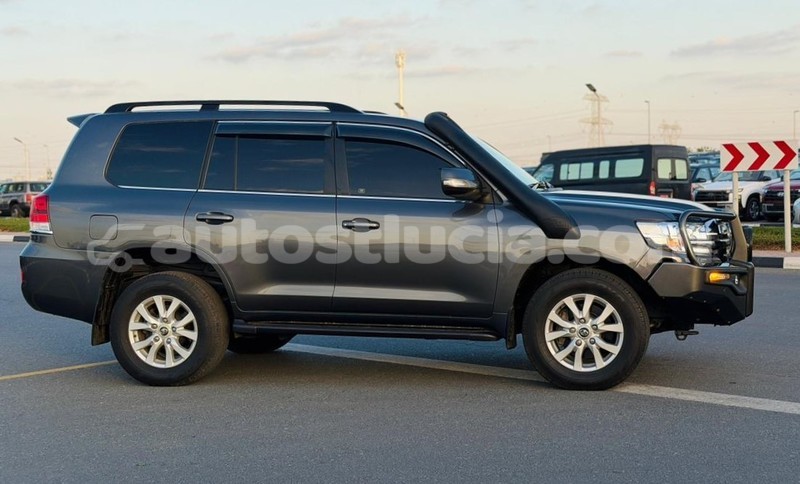 Big with watermark toyota land cruiser anse la raye import dubai 4318