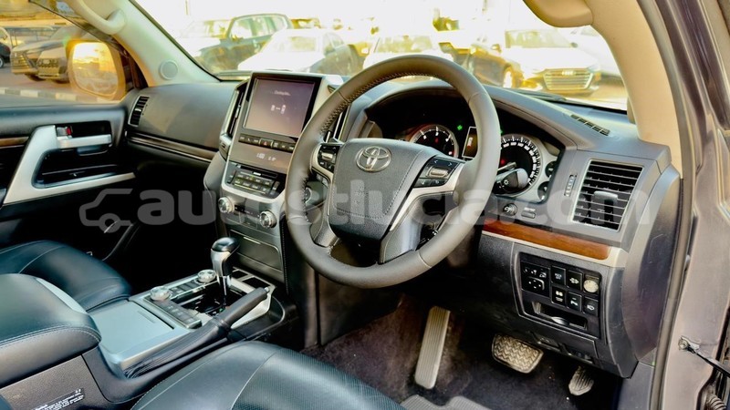 Big with watermark toyota land cruiser anse la raye import dubai 4318