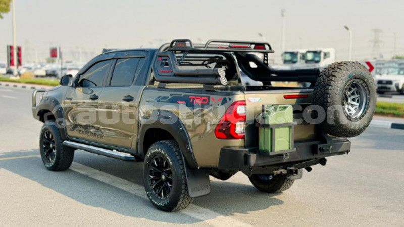 Big with watermark toyota hiluxe revo anse la raye import dubai 4323