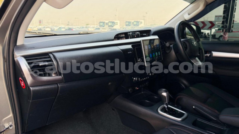 Big with watermark toyota hiluxe revo anse la raye import dubai 4323