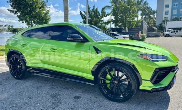 Buy Used Lamborghini Urus Green Car in Choiseul in Choiseul