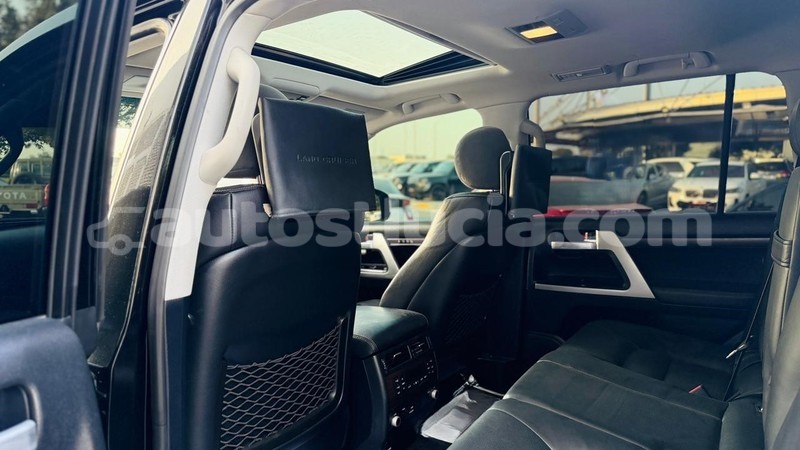 Big with watermark toyota land cruiser anse la raye import dubai 4328