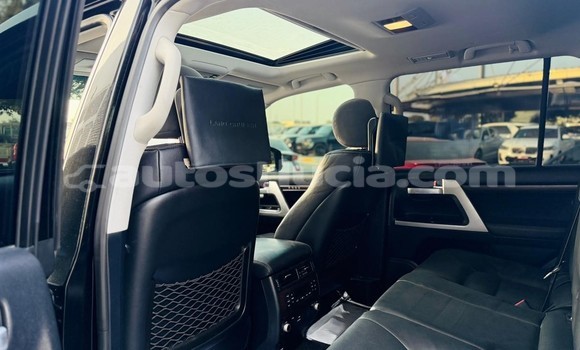 Acheter Import Voiture Toyota Land Cruiser Noir à Import - Dubai, Anse-la-Raye Acheter Import Voiture Toyota Land Cruiser Noir à Import - Dubai, Anse-la-Raye