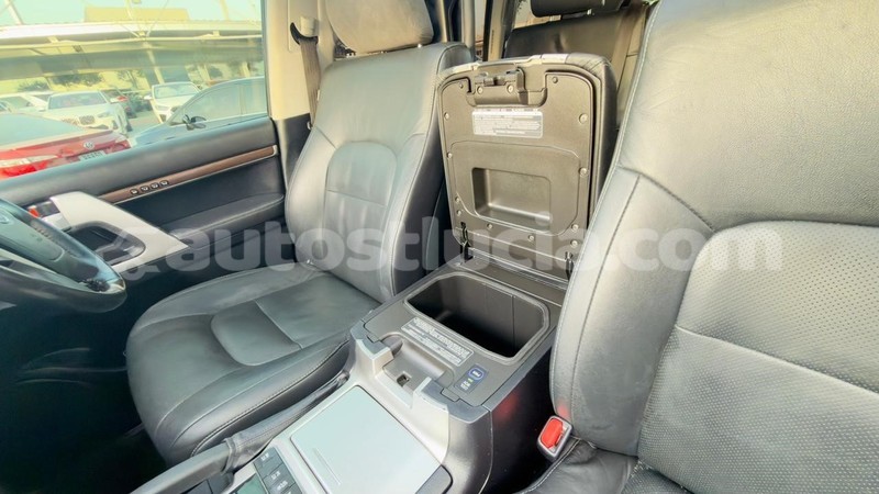 Big with watermark toyota land cruiser anse la raye import dubai 4328