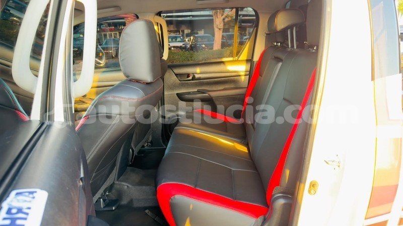 Big with watermark toyota hilux anse la raye import dubai 4339