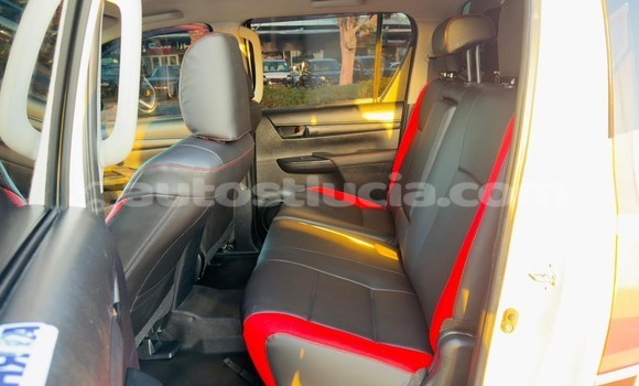 Acheter Import Voiture Toyota Hilux Blanc à Import - Dubai, Anse-la-Raye Acheter Import Voiture Toyota Hilux Blanc à Import - Dubai, Anse-la-Raye