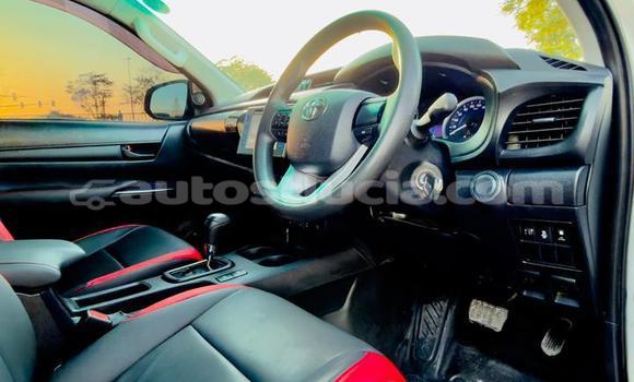 Acheter Import Voiture Toyota Hilux Blanc à Import - Dubai, Anse-la-Raye Acheter Import Voiture Toyota Hilux Blanc à Import - Dubai, Anse-la-Raye