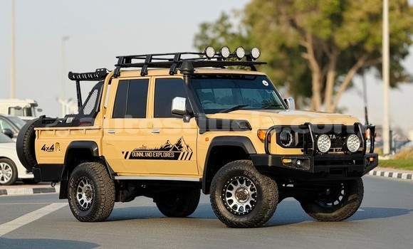 Buy Used Toyota Land Cruiser Beige Car in Import - Dubai in Anse-la-Raye