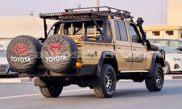 Acheter Occasion Voiture Toyota Land Cruiser Beige à Import - Dubai, Anse-la-Raye Acheter Occasion Voiture Toyota Land Cruiser Beige à Import - Dubai, Anse-la-Raye