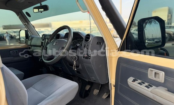 Acheter Occasion Voiture Toyota Land Cruiser Beige à Import - Dubai, Anse-la-Raye Acheter Occasion Voiture Toyota Land Cruiser Beige à Import - Dubai, Anse-la-Raye