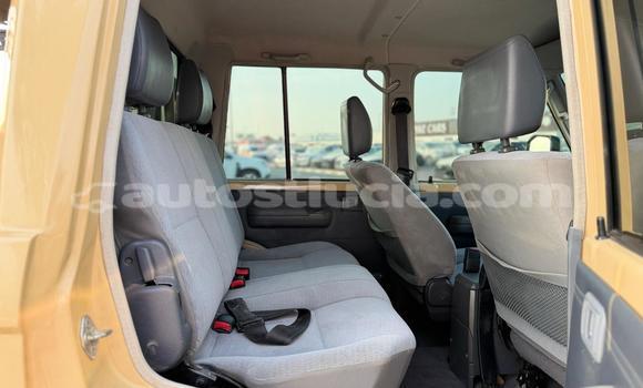 Acheter Occasion Voiture Toyota Land Cruiser Beige à Import - Dubai, Anse-la-Raye Acheter Occasion Voiture Toyota Land Cruiser Beige à Import - Dubai, Anse-la-Raye