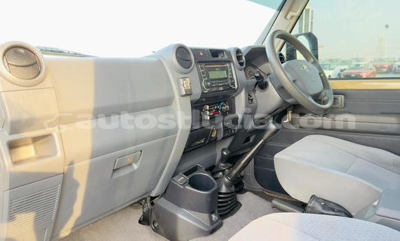 Acheter Occasion Voiture Toyota Land Cruiser Beige à Import - Dubai, Anse-la-Raye Acheter Occasion Voiture Toyota Land Cruiser Beige à Import - Dubai, Anse-la-Raye