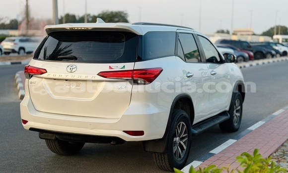 Acheter Occasion Voiture Toyota Fortuner Blanc à Import - Dubai, Anse-la-Raye Acheter Occasion Voiture Toyota Fortuner Blanc à Import - Dubai, Anse-la-Raye