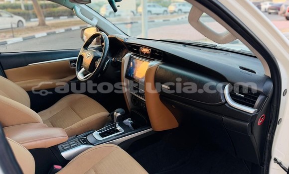 Acheter Occasion Voiture Toyota Fortuner Blanc à Import - Dubai, Anse-la-Raye Acheter Occasion Voiture Toyota Fortuner Blanc à Import - Dubai, Anse-la-Raye