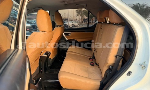 Acheter Occasion Voiture Toyota Fortuner Blanc à Import - Dubai, Anse-la-Raye Acheter Occasion Voiture Toyota Fortuner Blanc à Import - Dubai, Anse-la-Raye